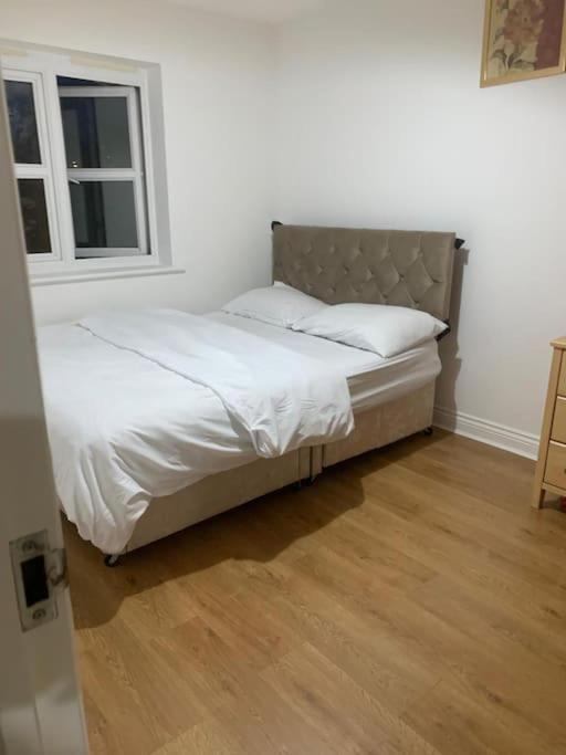 3 Bedroom Home Near Windsor Castle, Legoland, & Heathrow 斯劳 外观 照片